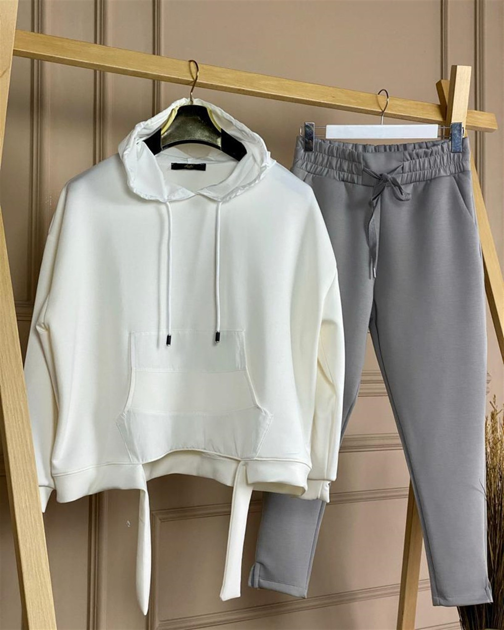 Önden Bağlama Detaylı Kapşonlu Sweat (Ekru)