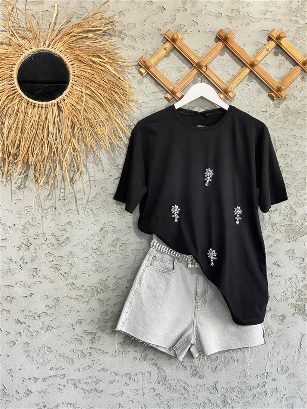 Salkım Figürlü Kristal Taşlı Tshirt (Siyah/Beyaz)
