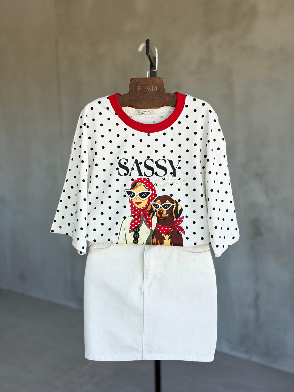 Sassy Baskılı Puantiye Oversize Tasarım Tshirt (Beyaz)