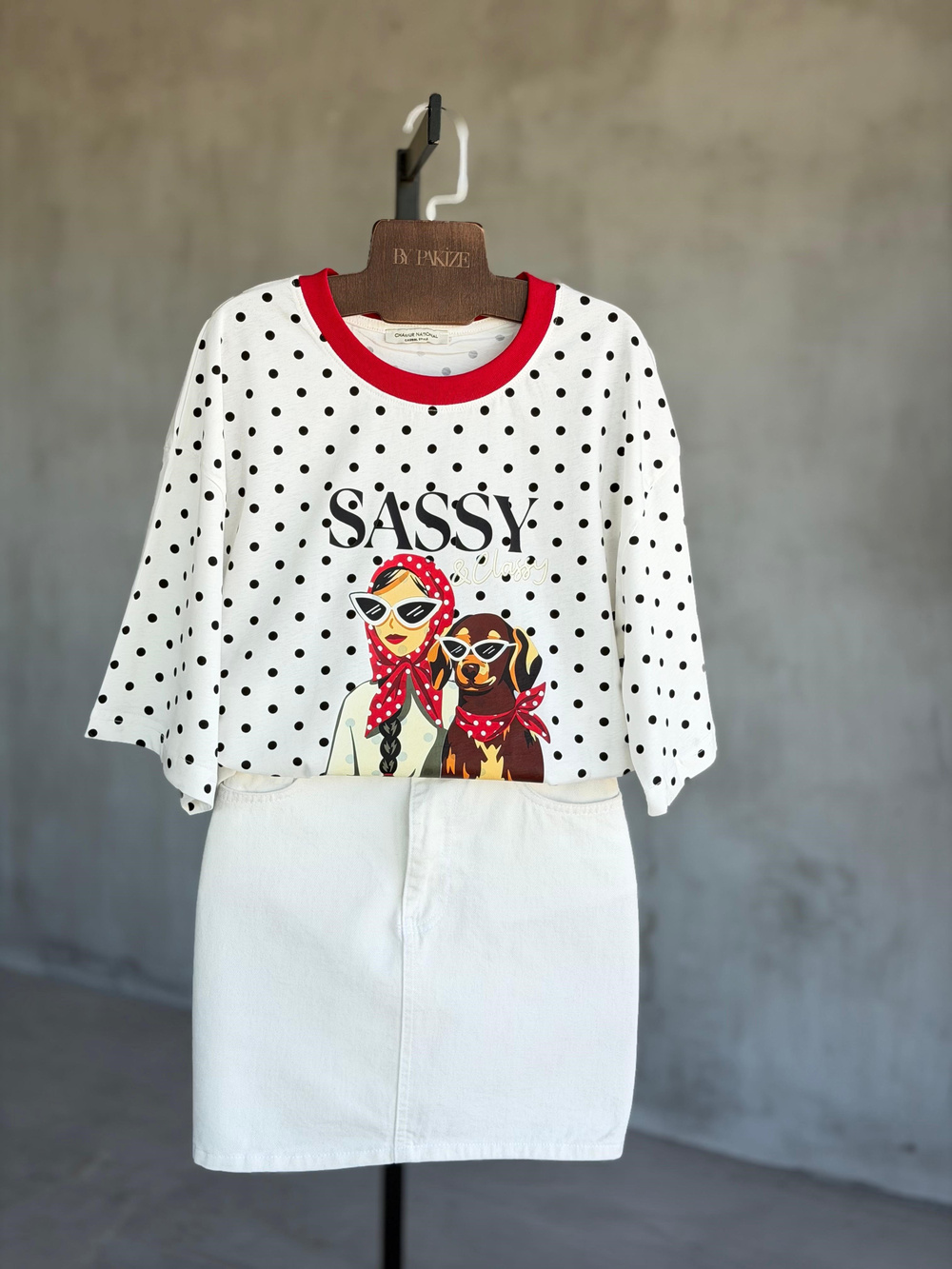 Sassy Baskılı Puantiye Oversize Tasarım Tshirt (Beyaz)