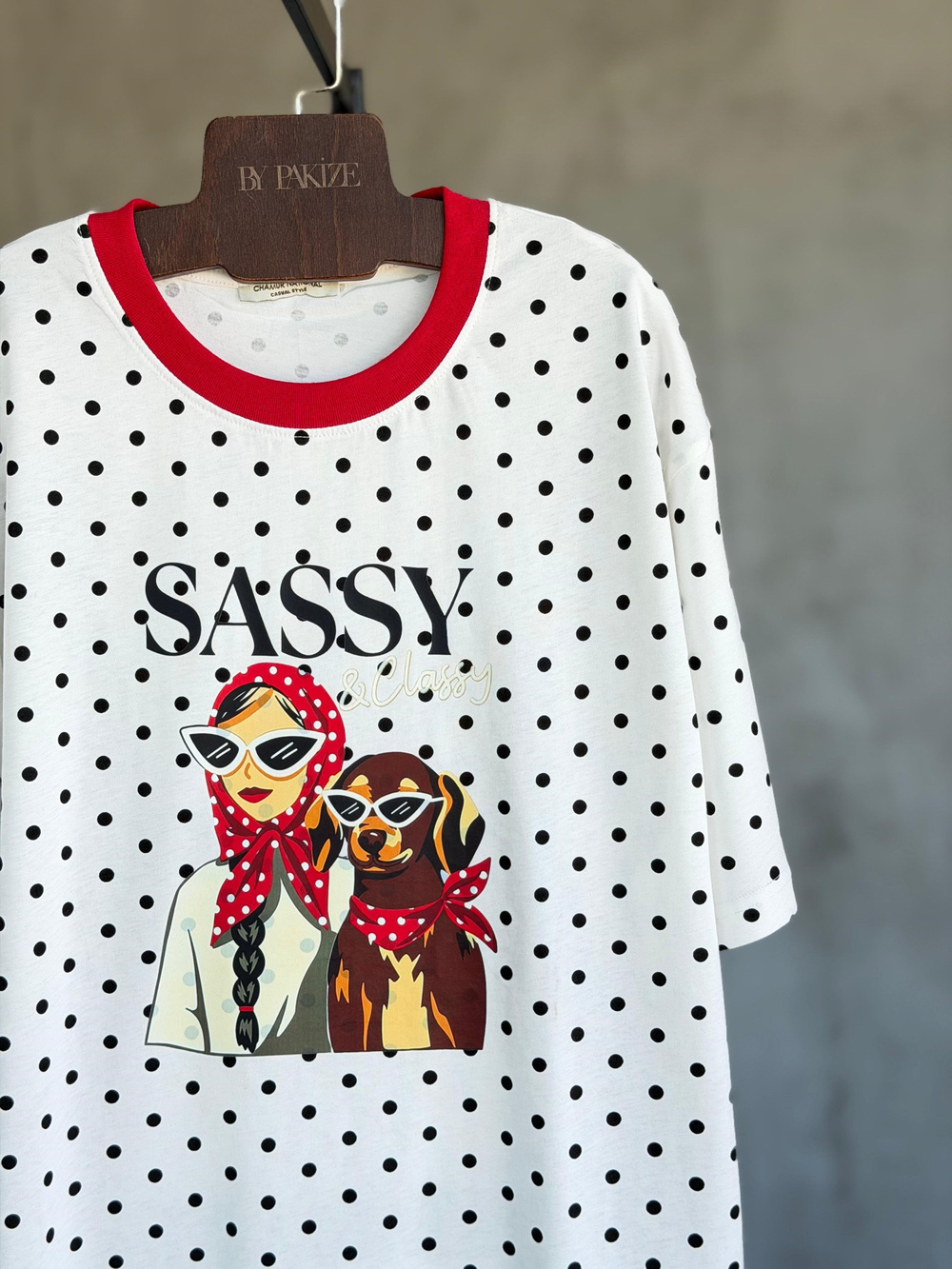 Sassy Baskılı Puantiye Oversize Tasarım Tshirt (Beyaz)