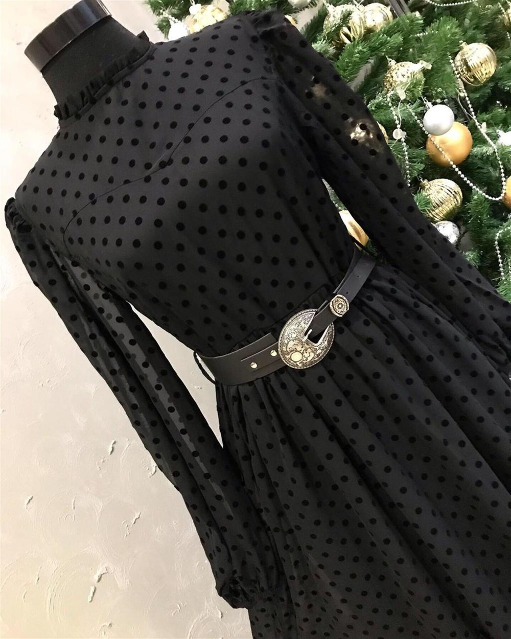 Şifon Kumaş Kiloş Deri Toka Kemerli Midi Elbise