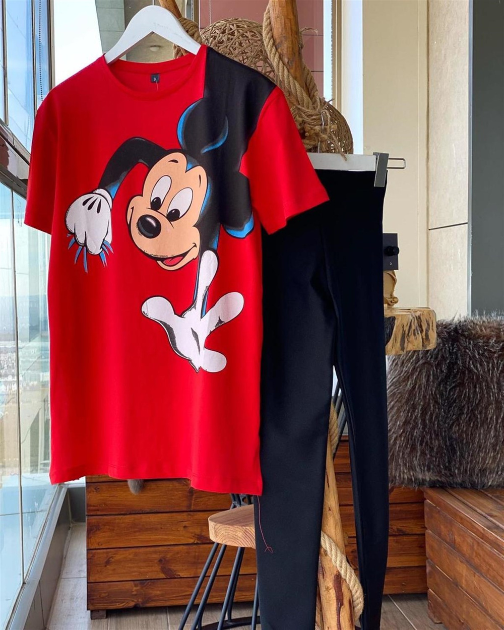 Sırt Detaylı Mickey Mouse Tshirt (KIRMIZI)