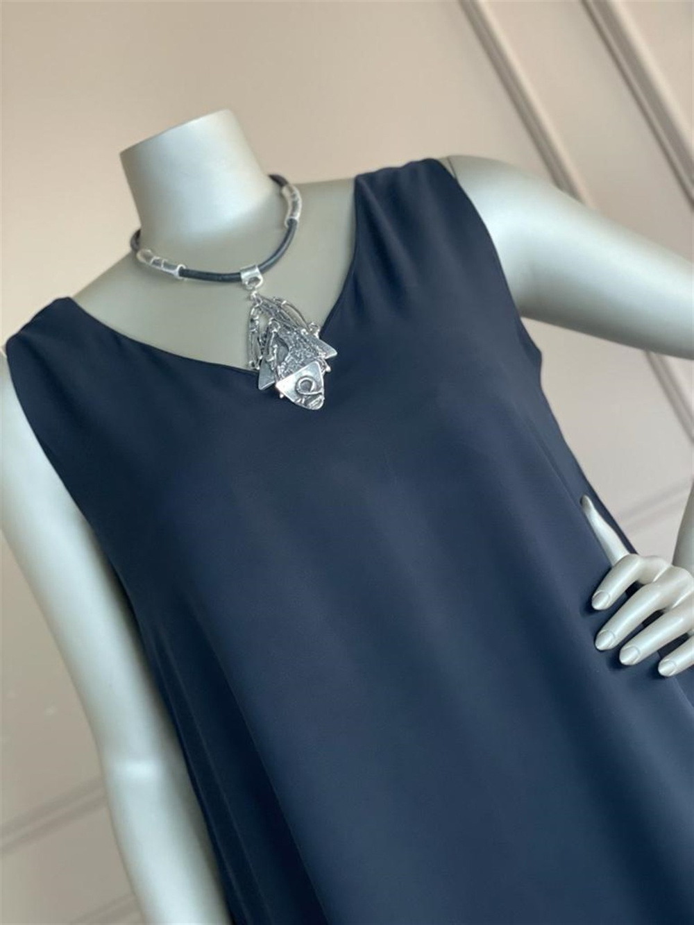 Sırt Detaylı Salaş Model Elbise (Siyah)