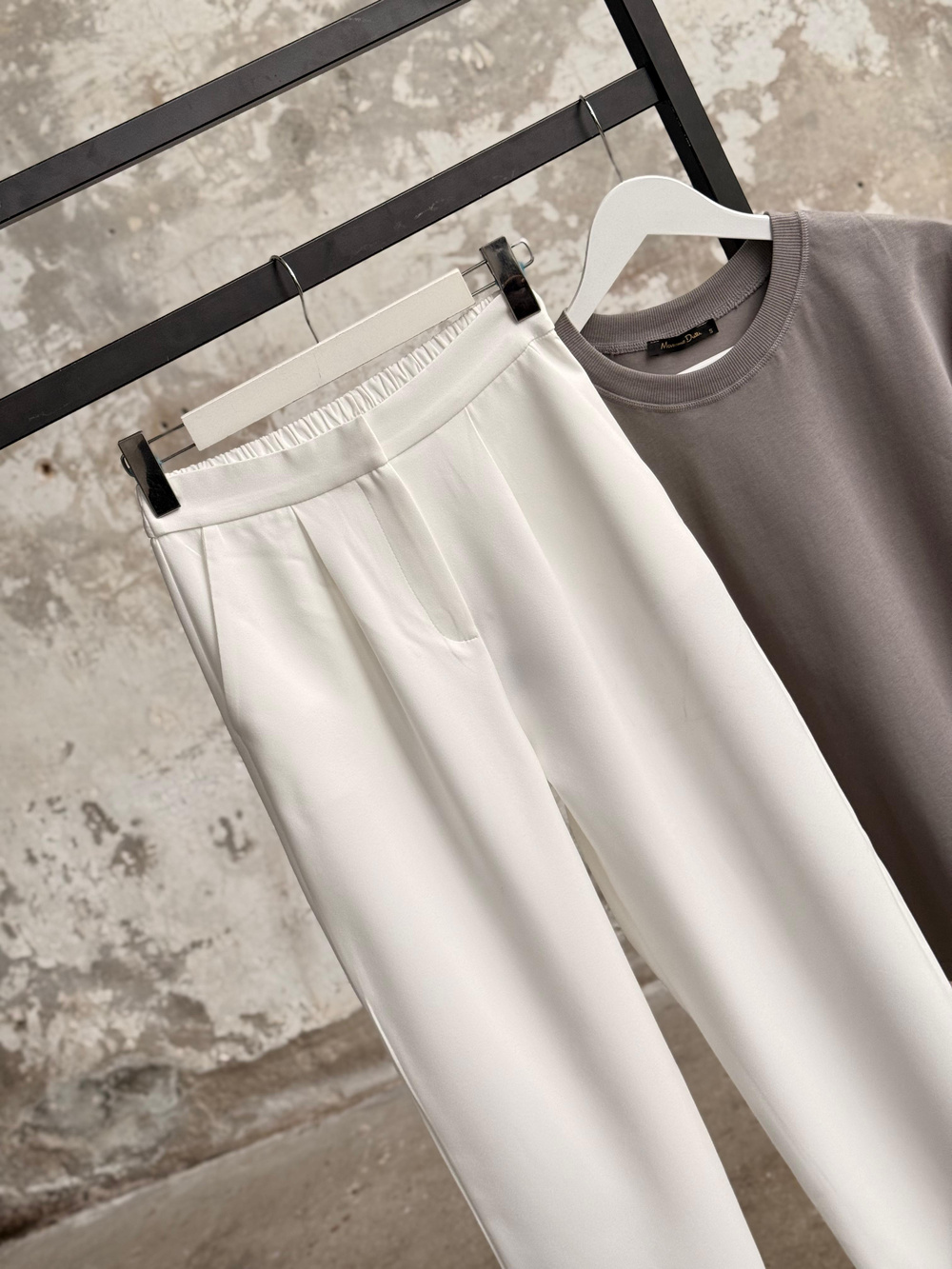 Sırt Lastik Detaylı Havuç Model Pantolon (Beyaz)