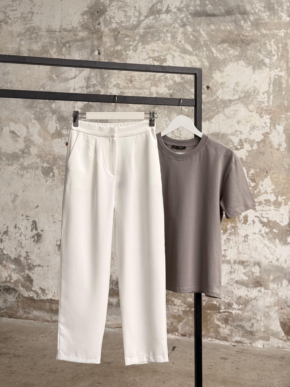 Sırt Lastik Detaylı Havuç Model Pantolon (Beyaz)