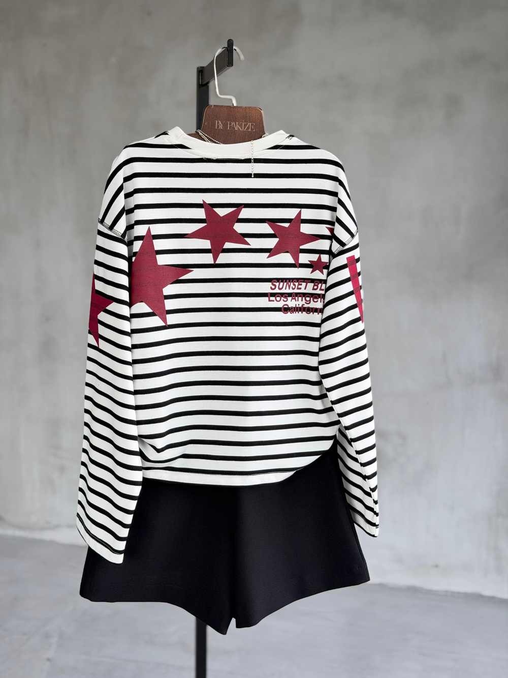 Sırtı Yıldız Baskılı Çizgili Salaş Sweatshirt (Beyaz)