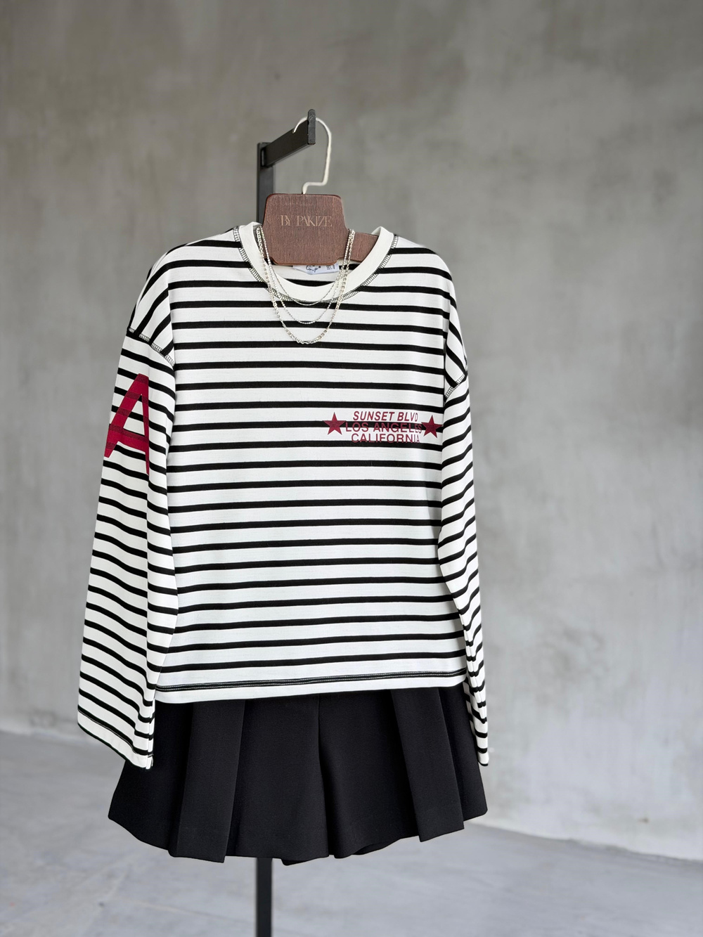 Sırtı Yıldız Baskılı Çizgili Salaş Sweatshirt (Beyaz)