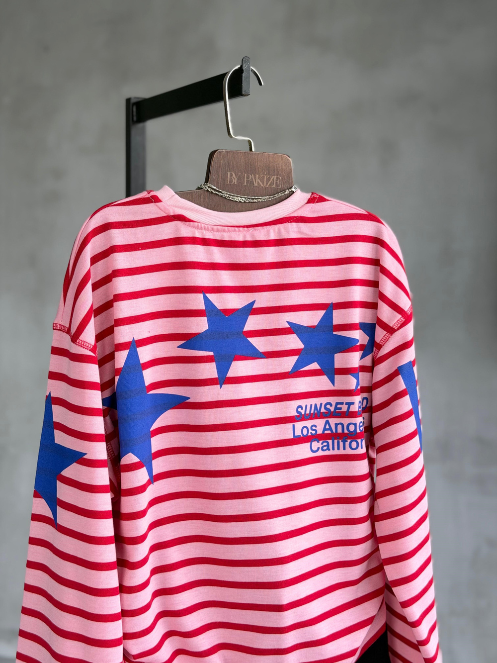 Sırtı Yıldız Baskılı Çizgili Salaş Sweatshirt (Pembe)