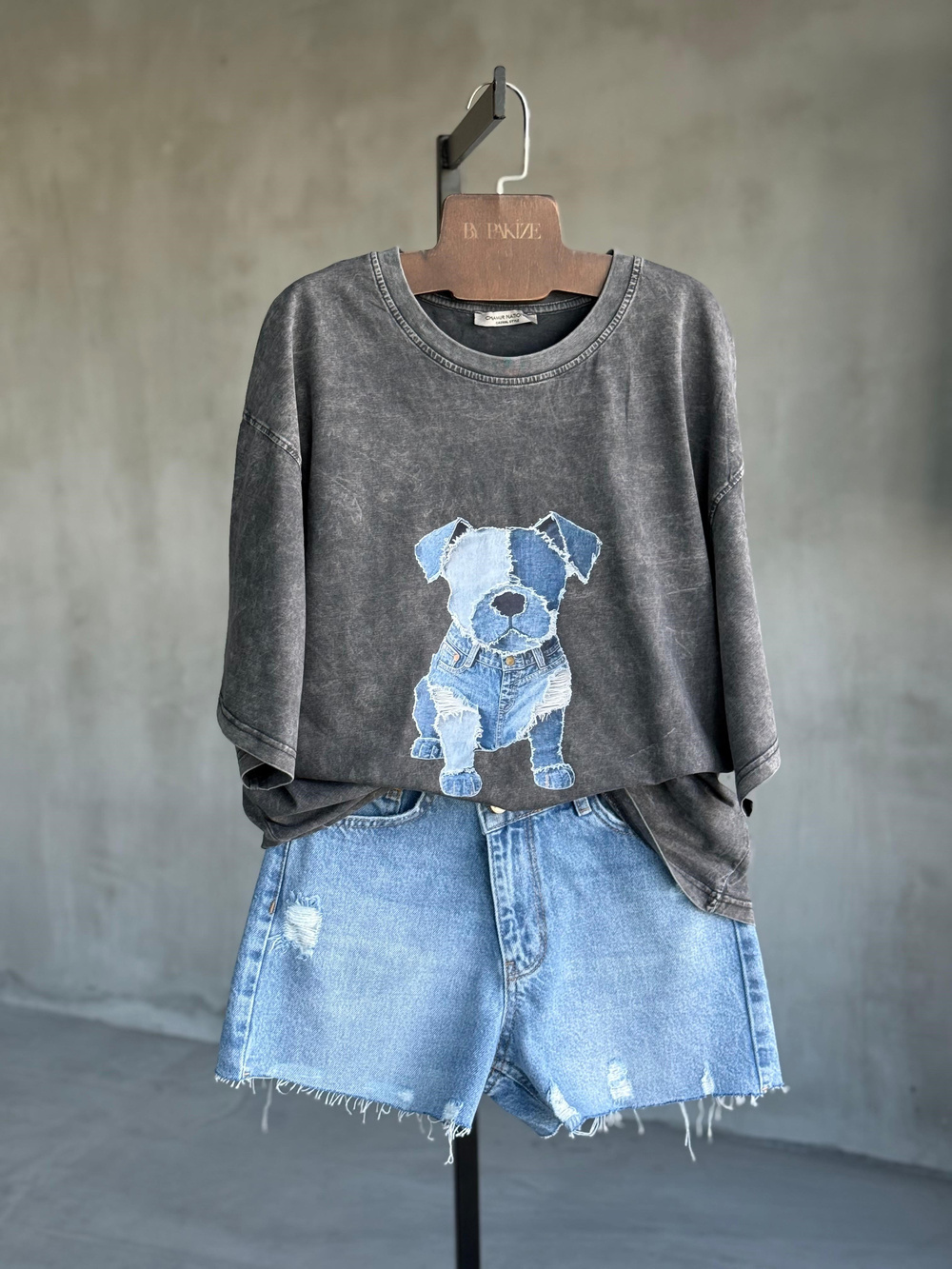 Taş Yıkamalı Denim Köpek Baskılı Dokuma Tişört  (Antrasit)