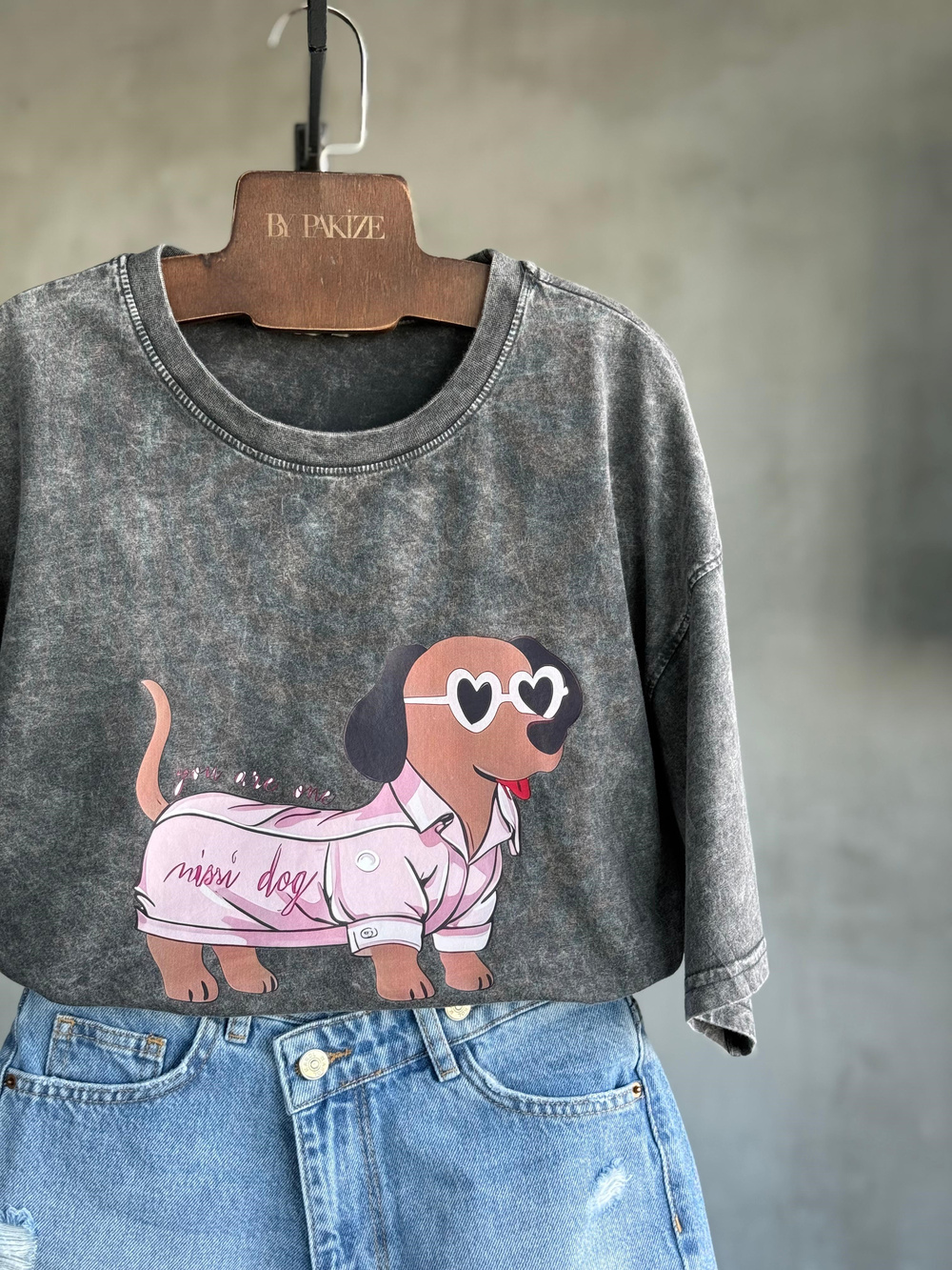 Taş Yıkamalı Oversize Gözlüklü Köpek Baskılı Dokuma Tişört  (Antrasit)