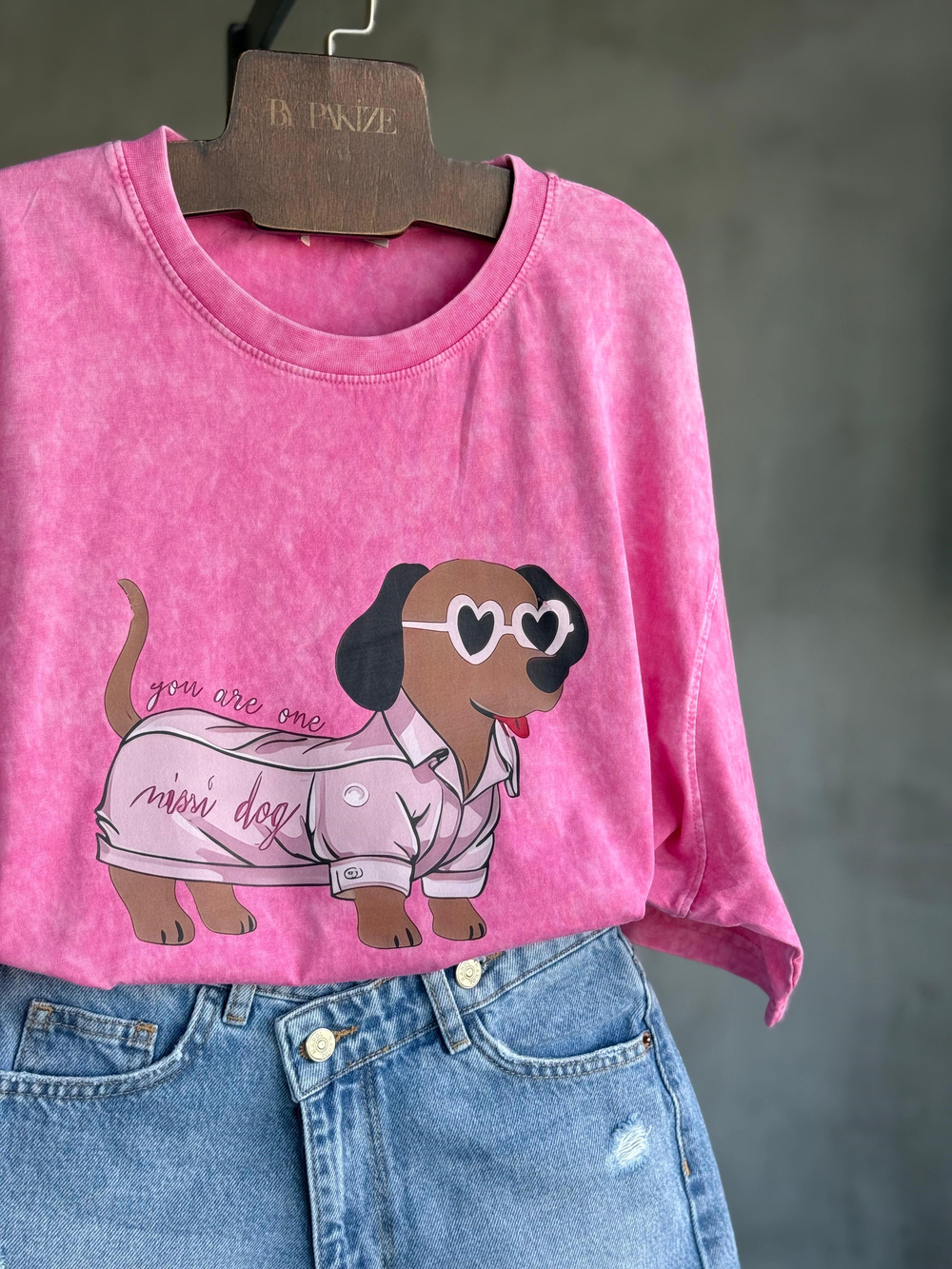 Taş Yıkamalı Oversize Gözlüklü Köpek Baskılı Dokuma Tişört  (Pembe)