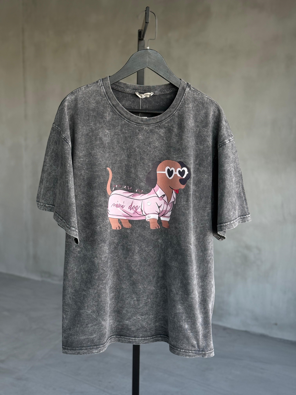 Taş Yıkamalı Oversize Gözlüklü Köpek Baskılı Dokuma Tişört  (Antrasit)