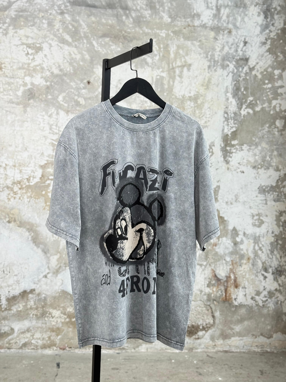Taş Yıkamalı Yazılı Mickey Baskılı Oversize Dokuma Tişört (Gri)