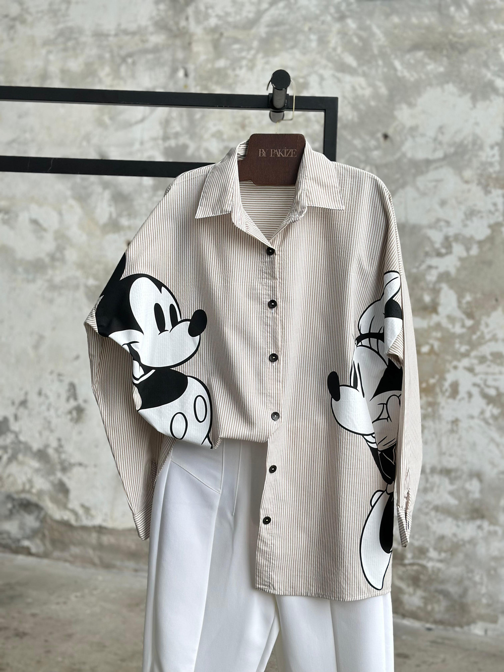 Tasarım Çizgili Mickey Mause Baskılı Boyfriend Gömlek (Bej)
