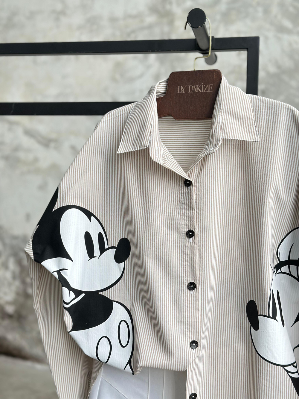 Tasarım Çizgili Mickey Mause Baskılı Boyfriend Gömlek (Bej)