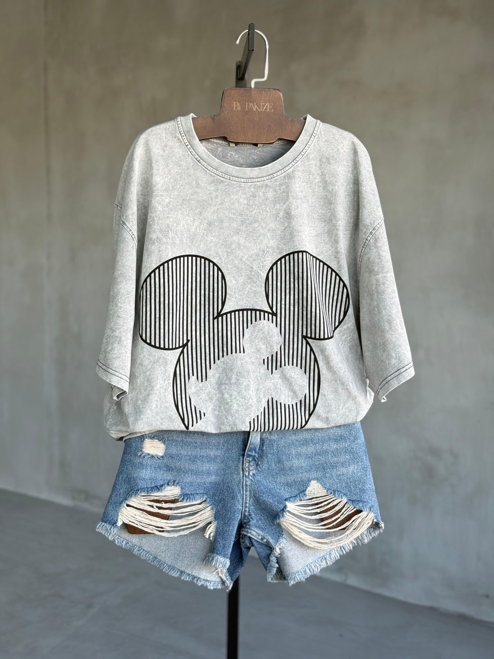 Tasarım Çizgili Mickey Taş Yıkama Oversize Dokuma Tişört (Gri)