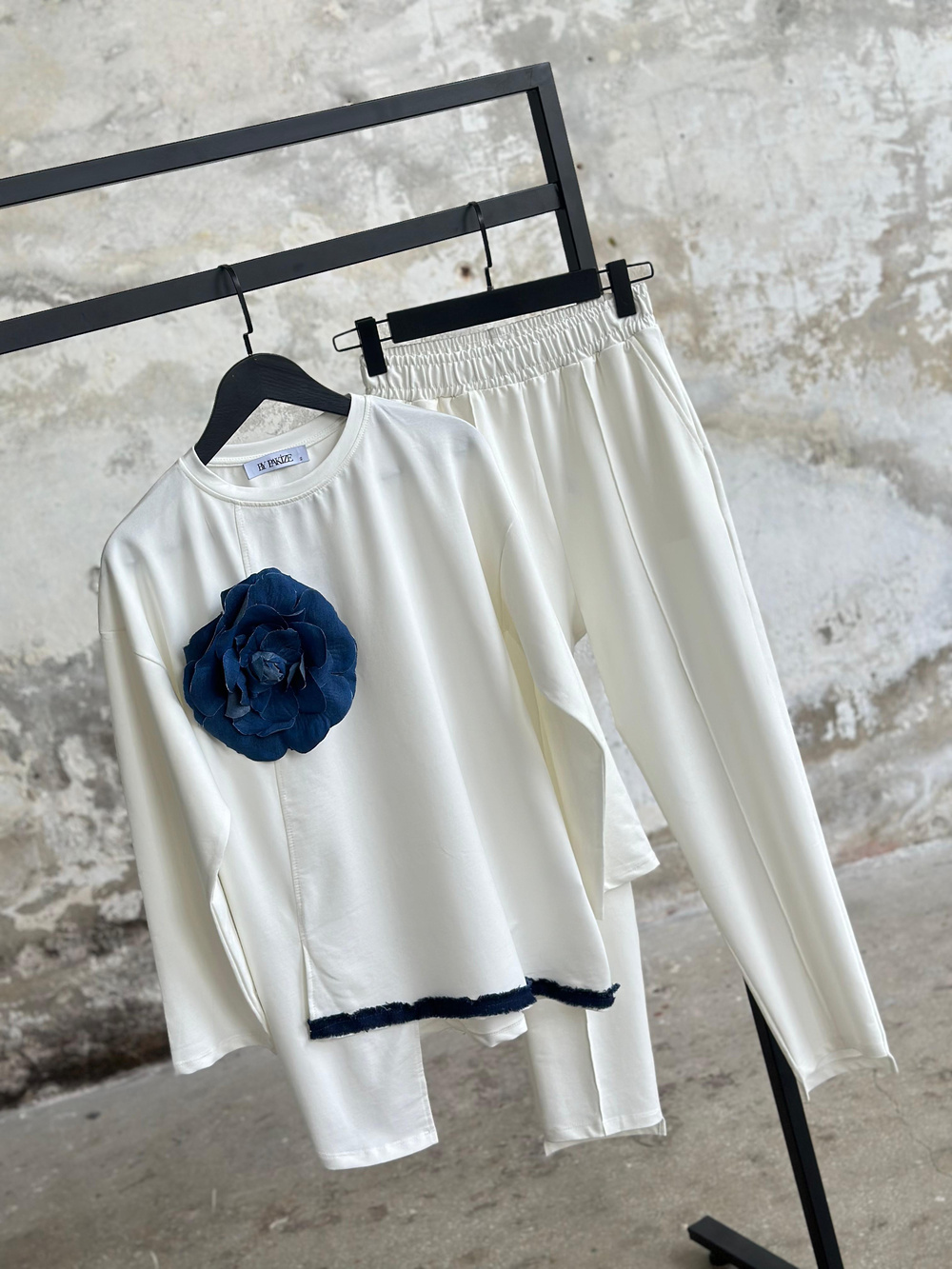 Tasarım Denim Çiçek Detaylı Takım (Beyaz)
