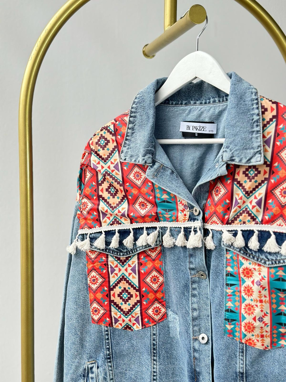 Tasarım Kilim Desen ve Püskül Detaylı Denim Ceket (Mavi)