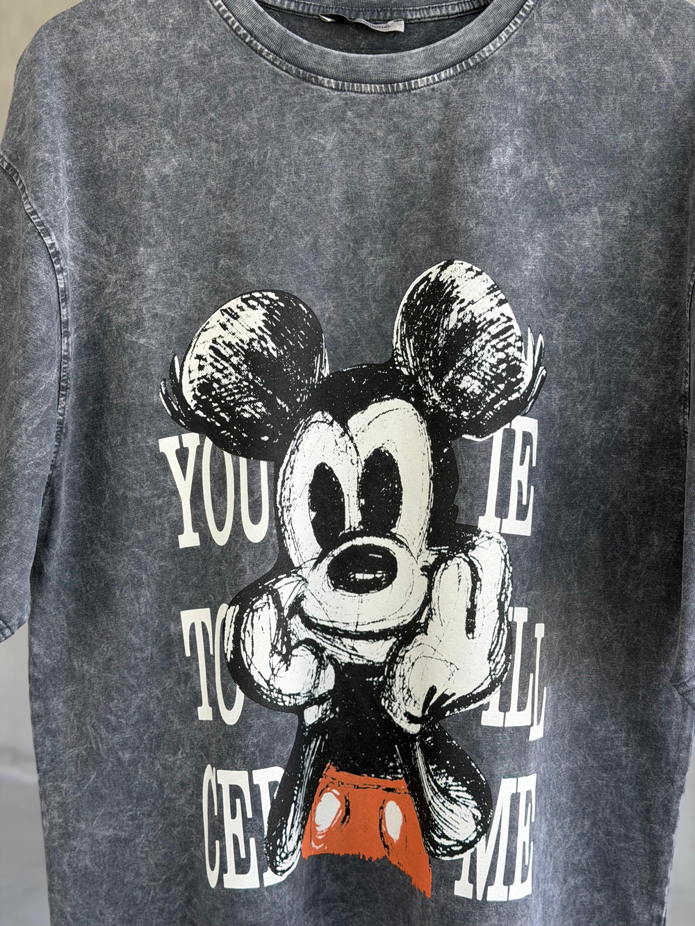 Tasarım Yazılı Mickey Taş Yıkama Oversize Dokuma Tişört (Antrasit)
