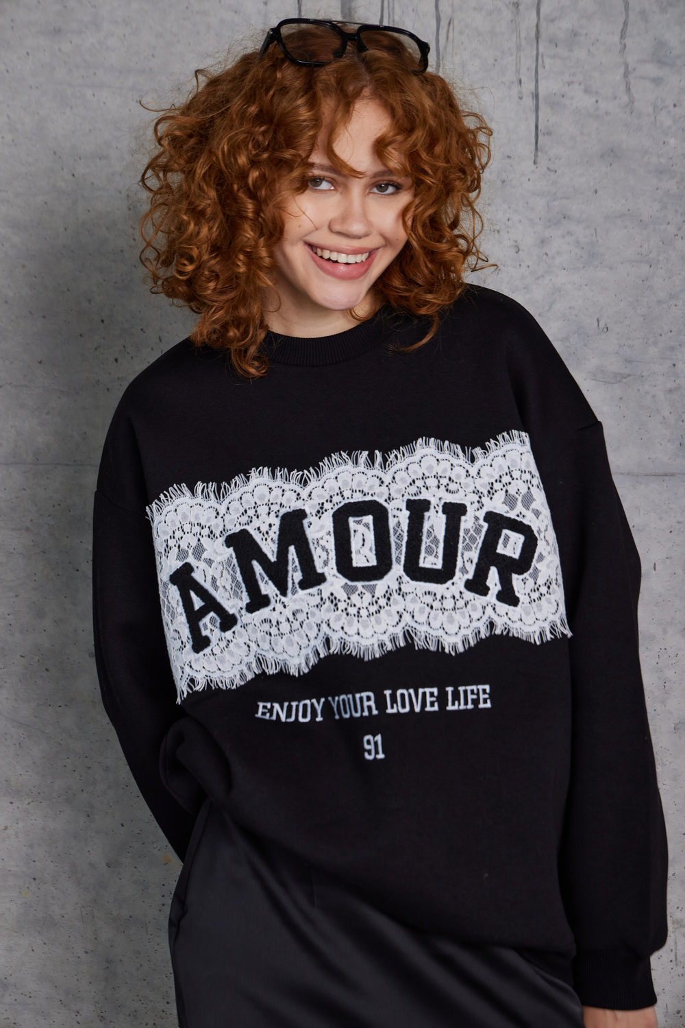 Amour Dantel Detaylı Şardonlu Sweatshirt (Siyah)