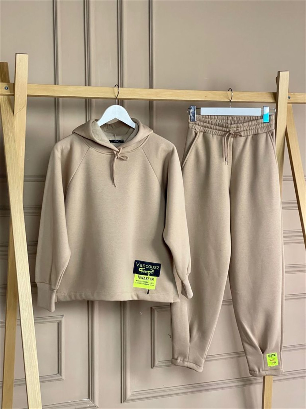 Üç İplik Sweat Kumaş Arma Detaylı Takım (Camel)