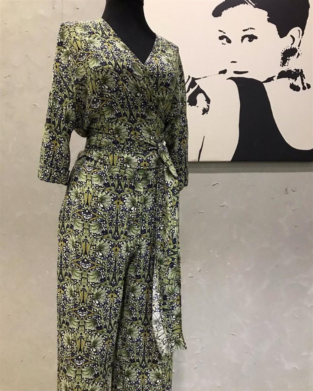Üstü Kruvaze Model Pantolonlu Takım
