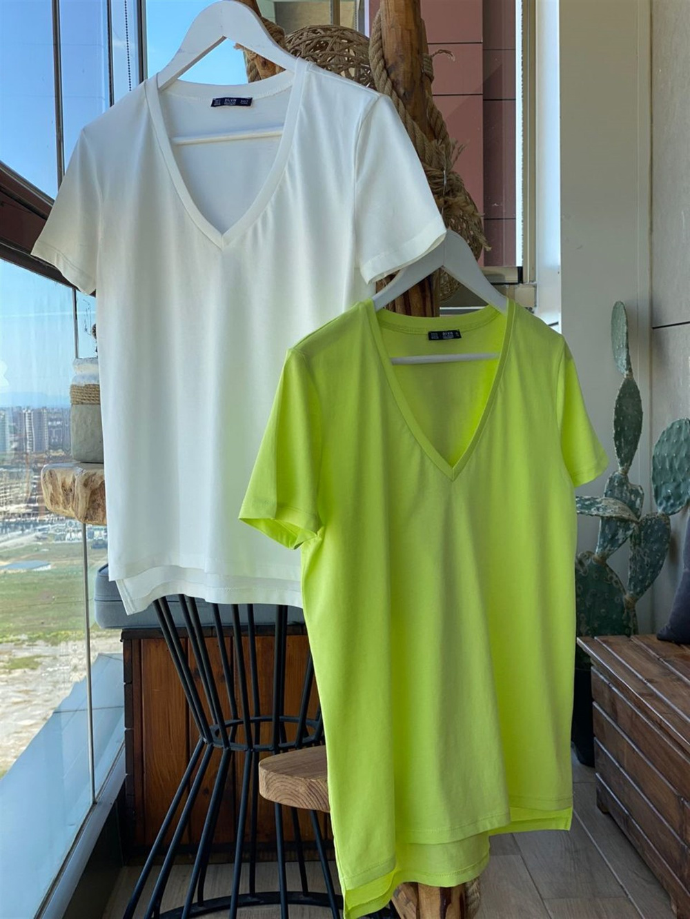 V Yaka Basic Tshirt (Fıstık Yeşili)