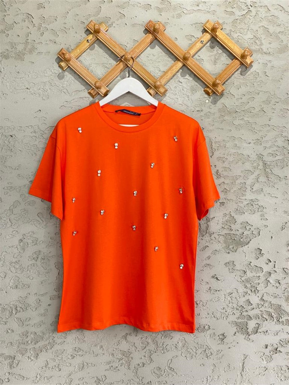 TAŞ İŞLEMELİ TSHİRT (ORANJ)