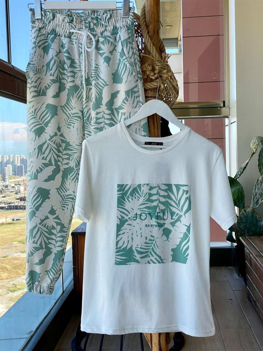 Yaprak Desenli Takım (Mint)