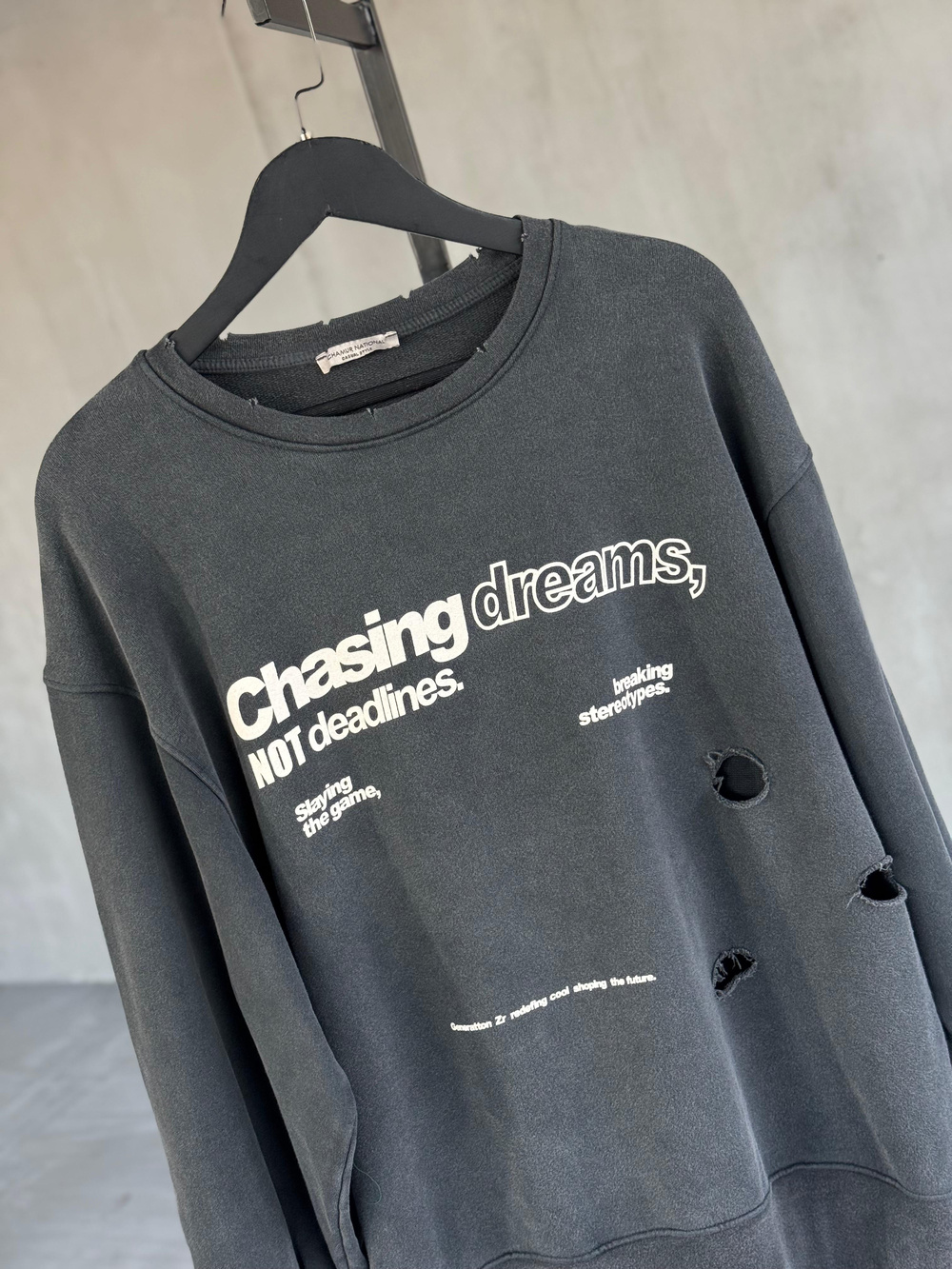 Yazı Baskılı Oversize Yırtık Detaylı Sweat (Antrasit)