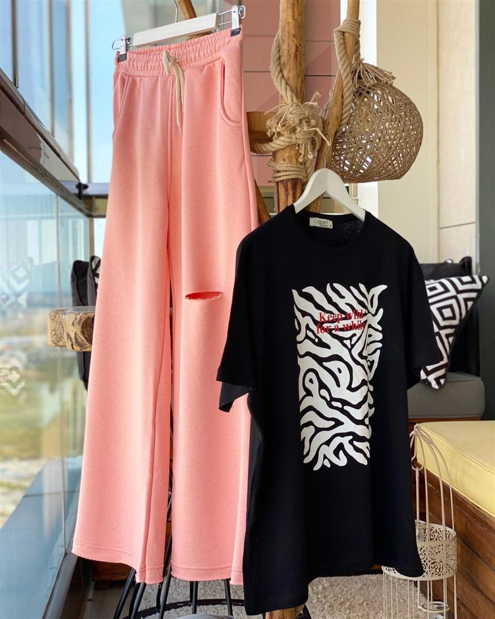 Yırtık Detaylı Geniş Paça Eşofman Pantolon (PEMBE)