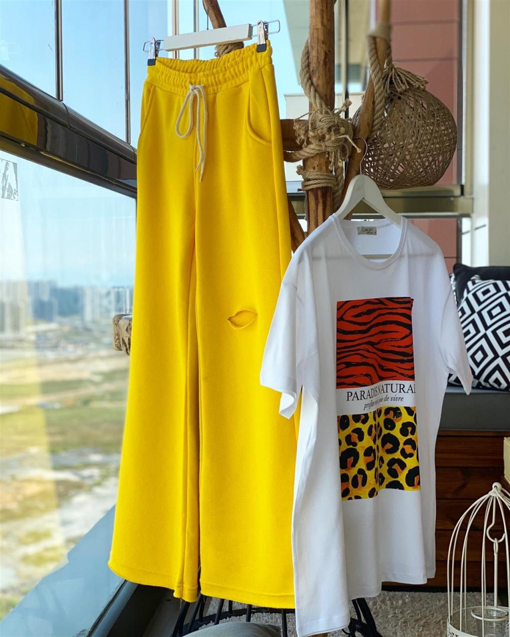 Yırtık Detaylı Geniş Paça Eşofman Pantolon (SARI)
