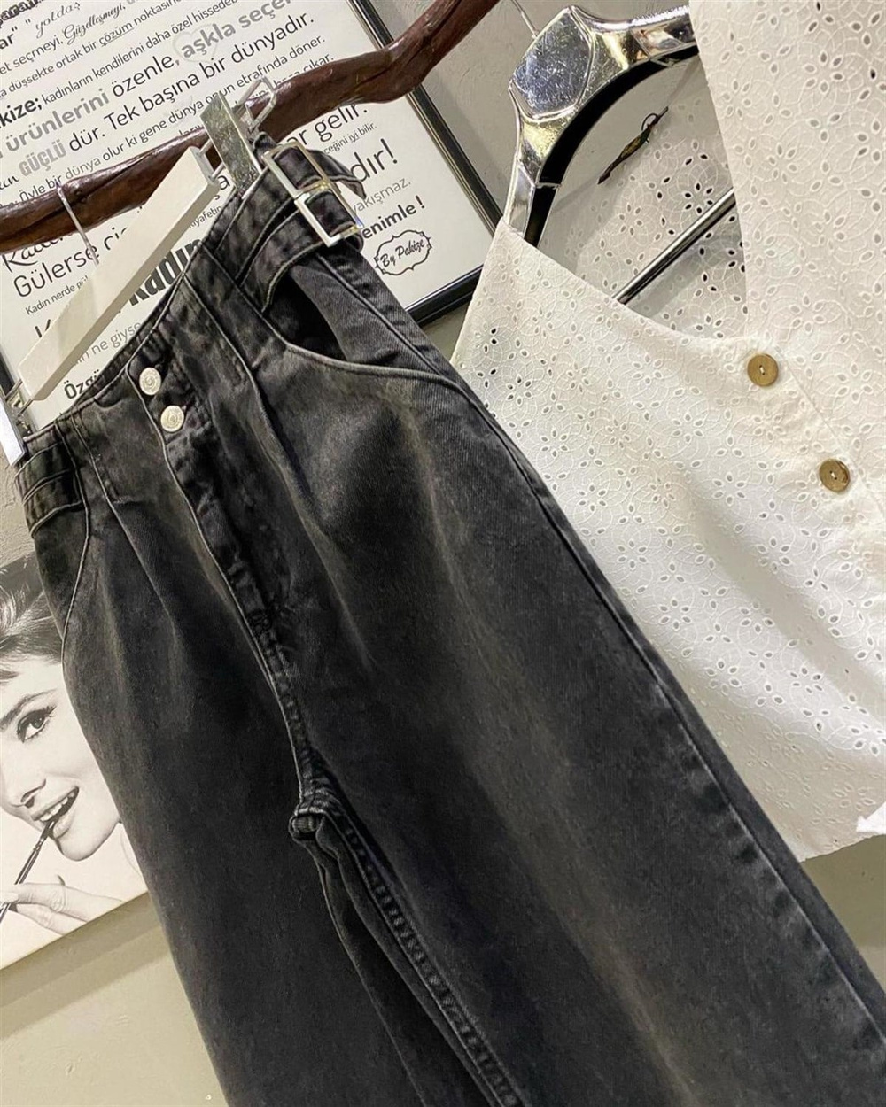 Yüksek Bel Toka Detaylı Boyfriend Jean
