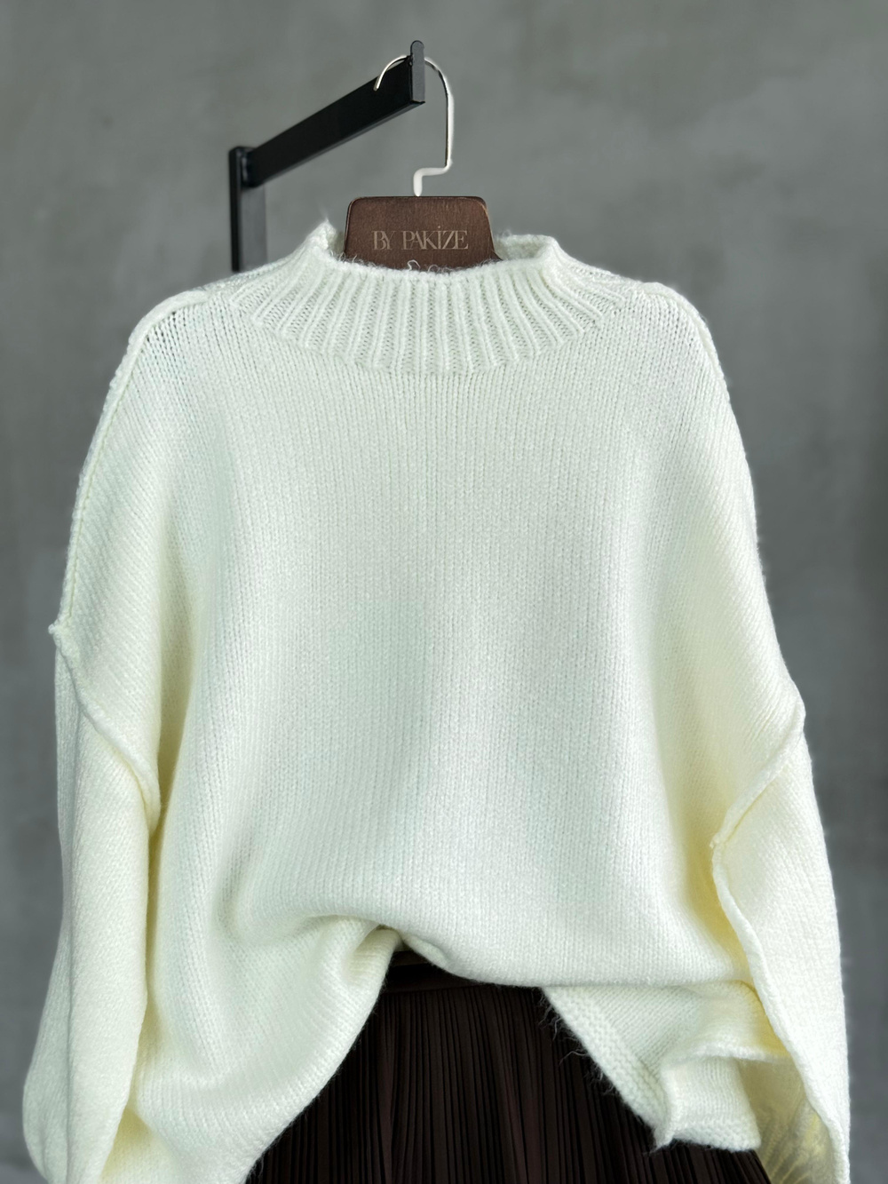 Yumoş Dış Dikişli Oversize Kazak (Beyaz)