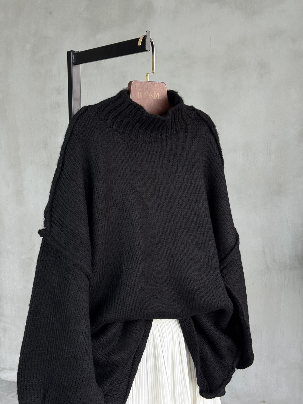 Yumoş Dış Dikişli Oversize Kazak (Siyah)