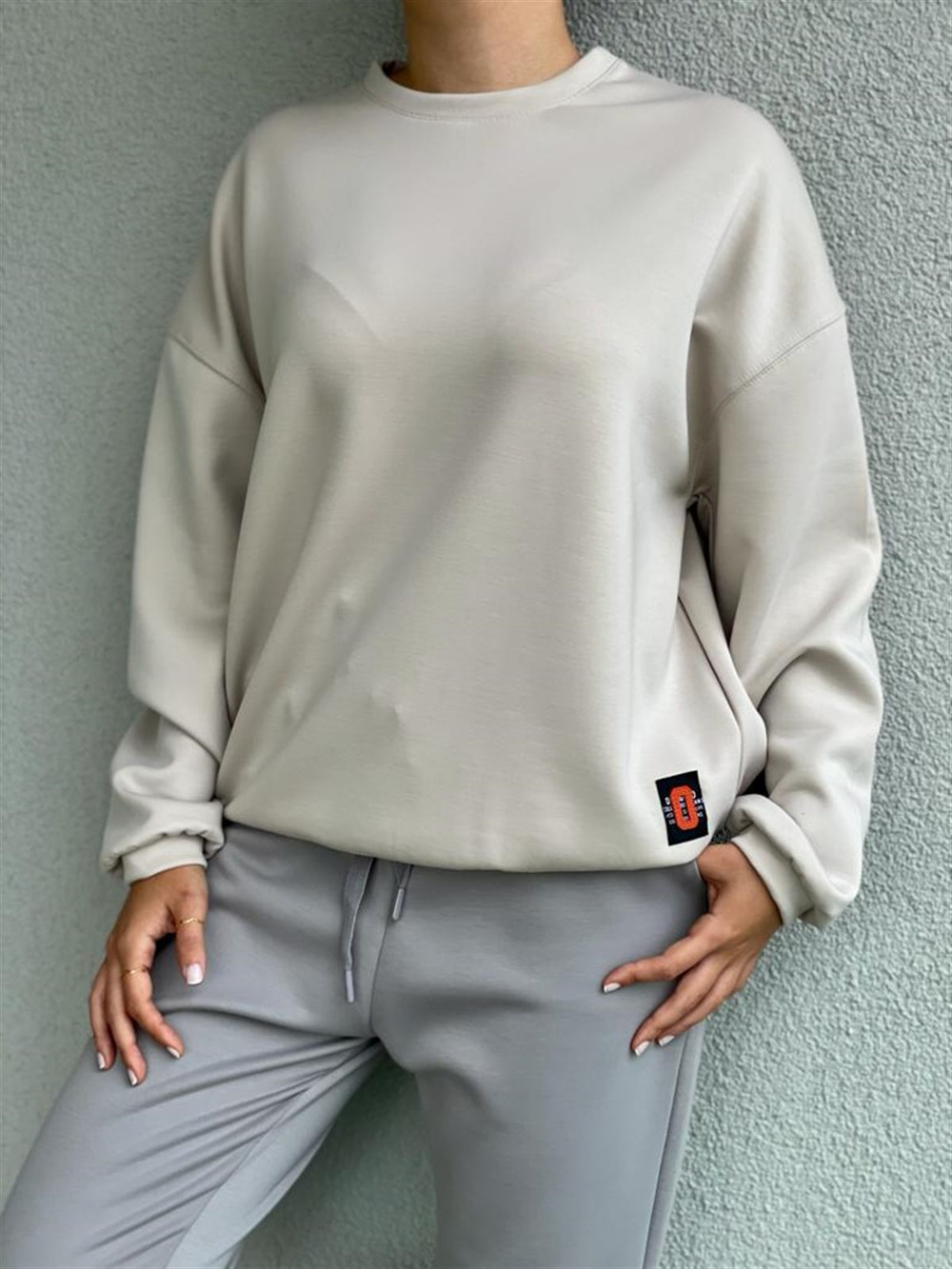 Yumoş Doku Arma Detaylı Sweat (Taş)