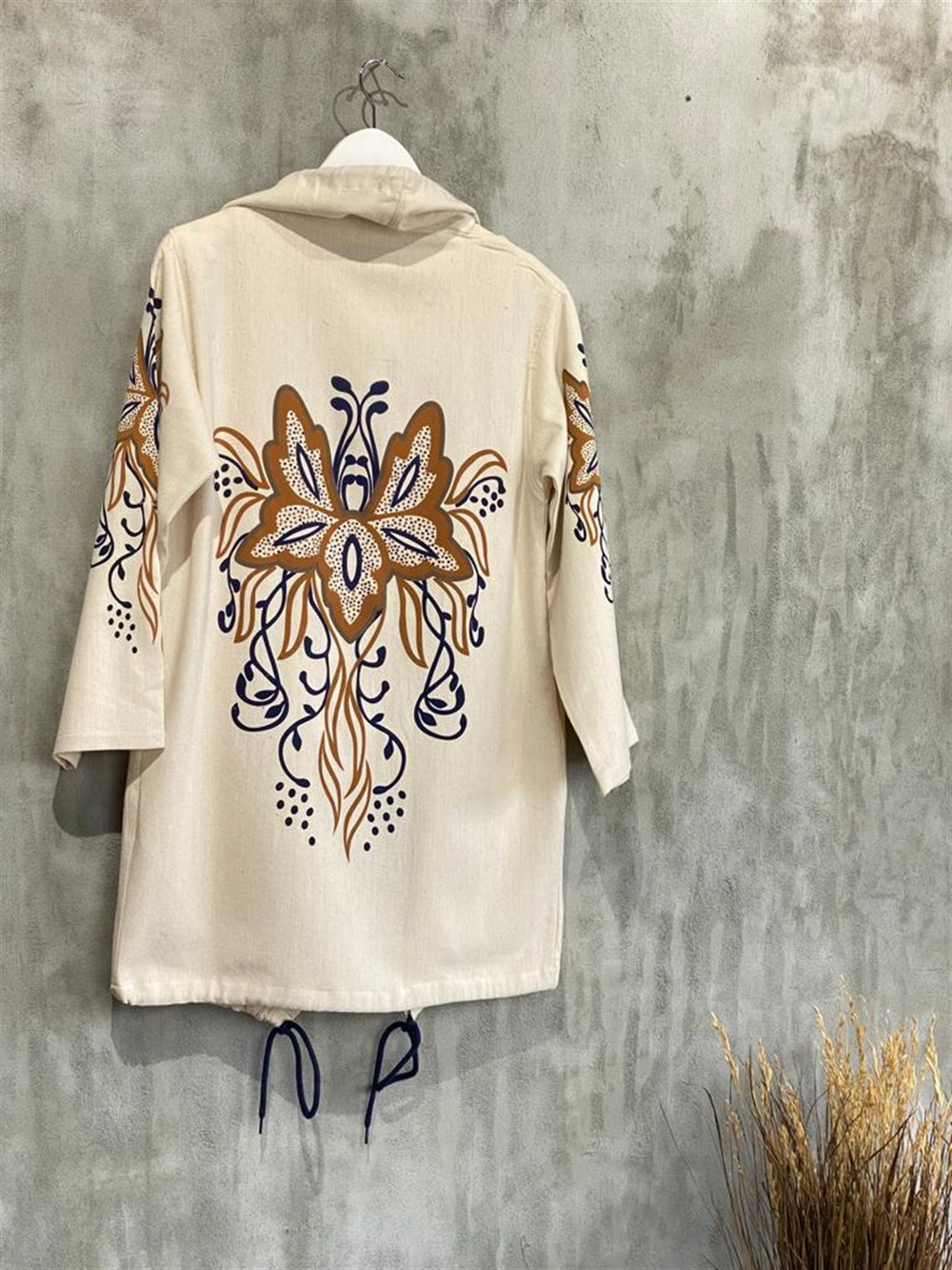 Yumuşak Gabardin Sırt Kabartma Baskılı Ceket (Bej)