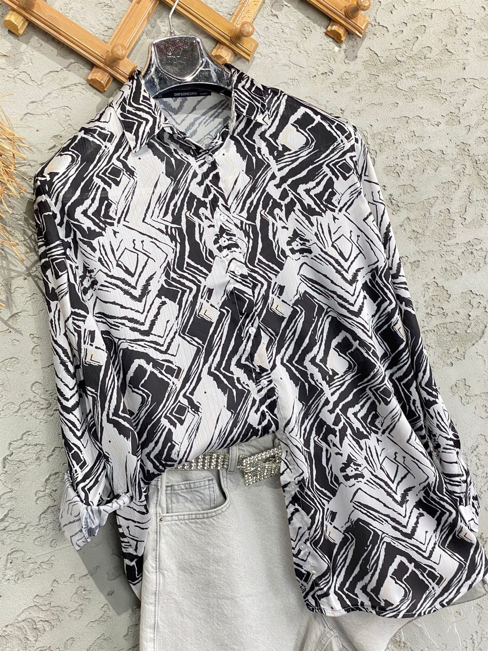 Zigzag Desenli Saten Gömlek (Siyah)