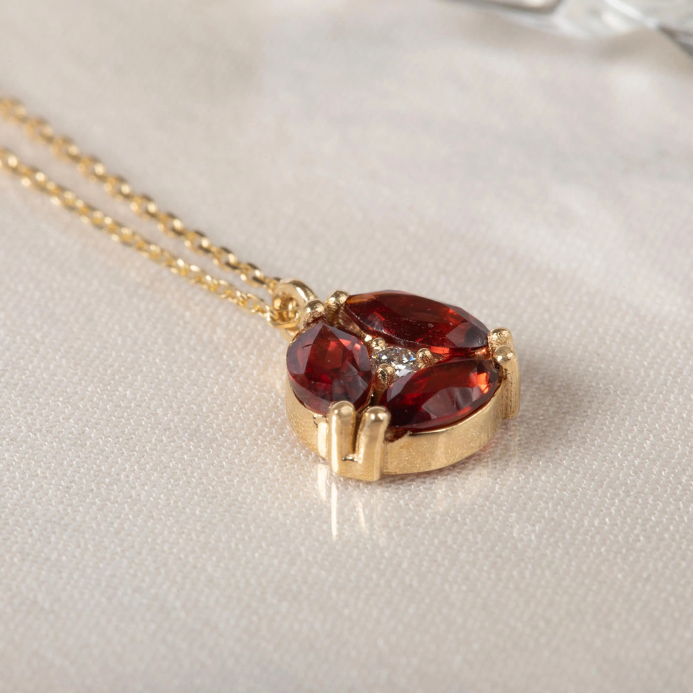 0.99 Karat Pırlanta ve Garnet Altın Kolye - Goldstore