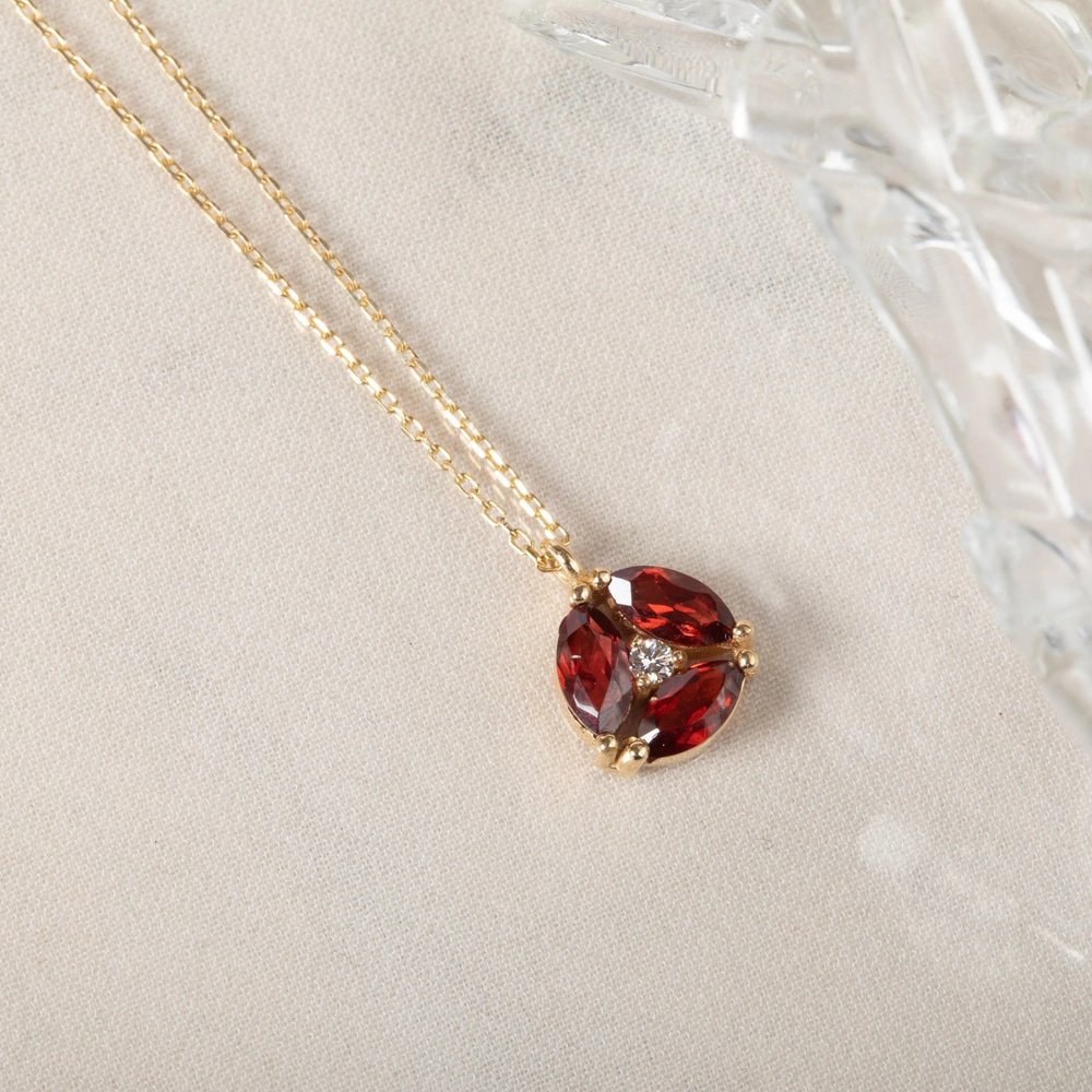 0.99 Karat Pırlanta ve Garnet Altın Kolye - Goldstore