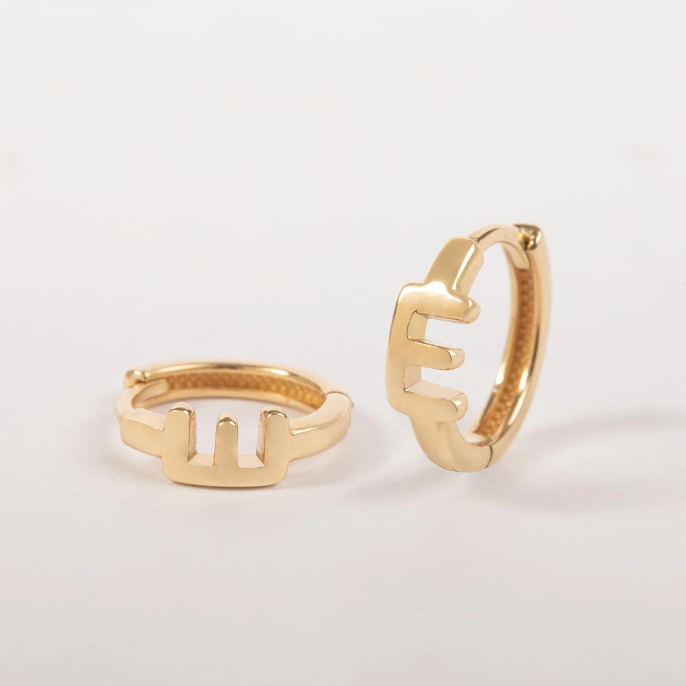 Altın Harf Huggie Küpe - Goldstore