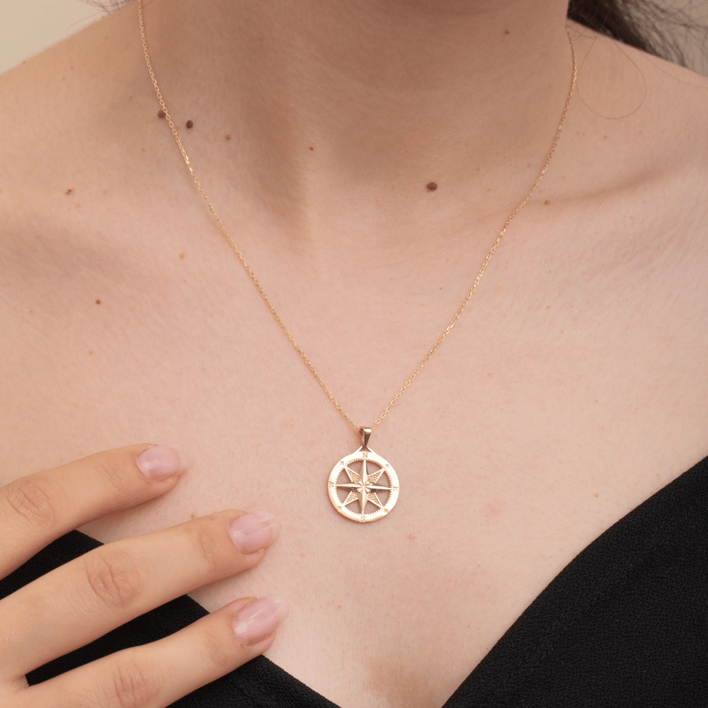 Altın Pusula Figürlü Kolye - Goldstore
