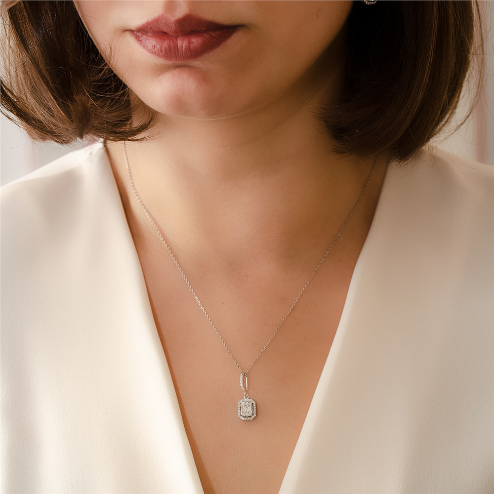 Goldstore-0.32 ct. Pırlantalı Baget Kolye