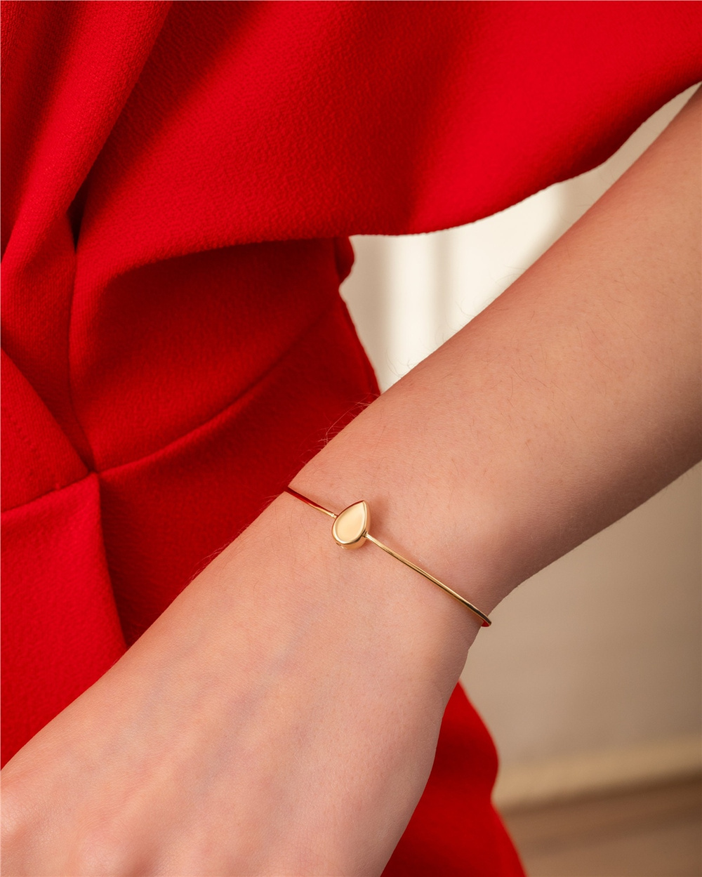 Goldstore-Tear Drop Urn Bangle 14K 18K Solid Gold, Dainty Personalize Letter Engrave Memorial Keepsake Teardrop Bangle, Custom Water Blob Urn Bracelet