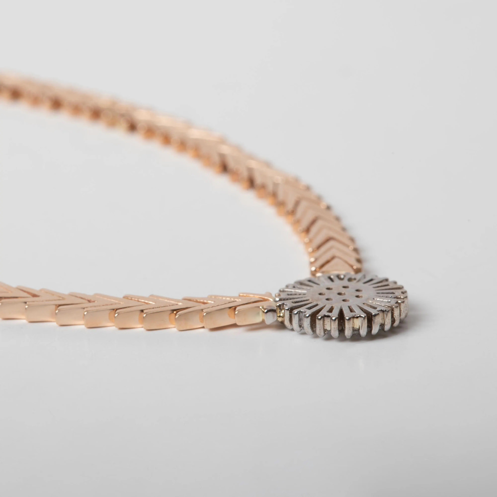 Güneş Işıltılı Madalyon Altın Kolye - Goldstore