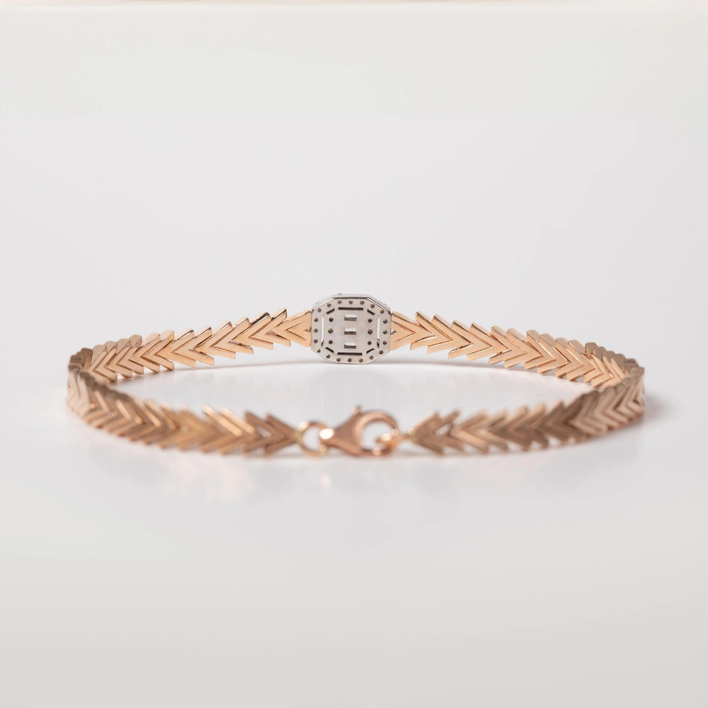 Işıltılı Geometrik V Desenli Altın Bileklik - Goldstore