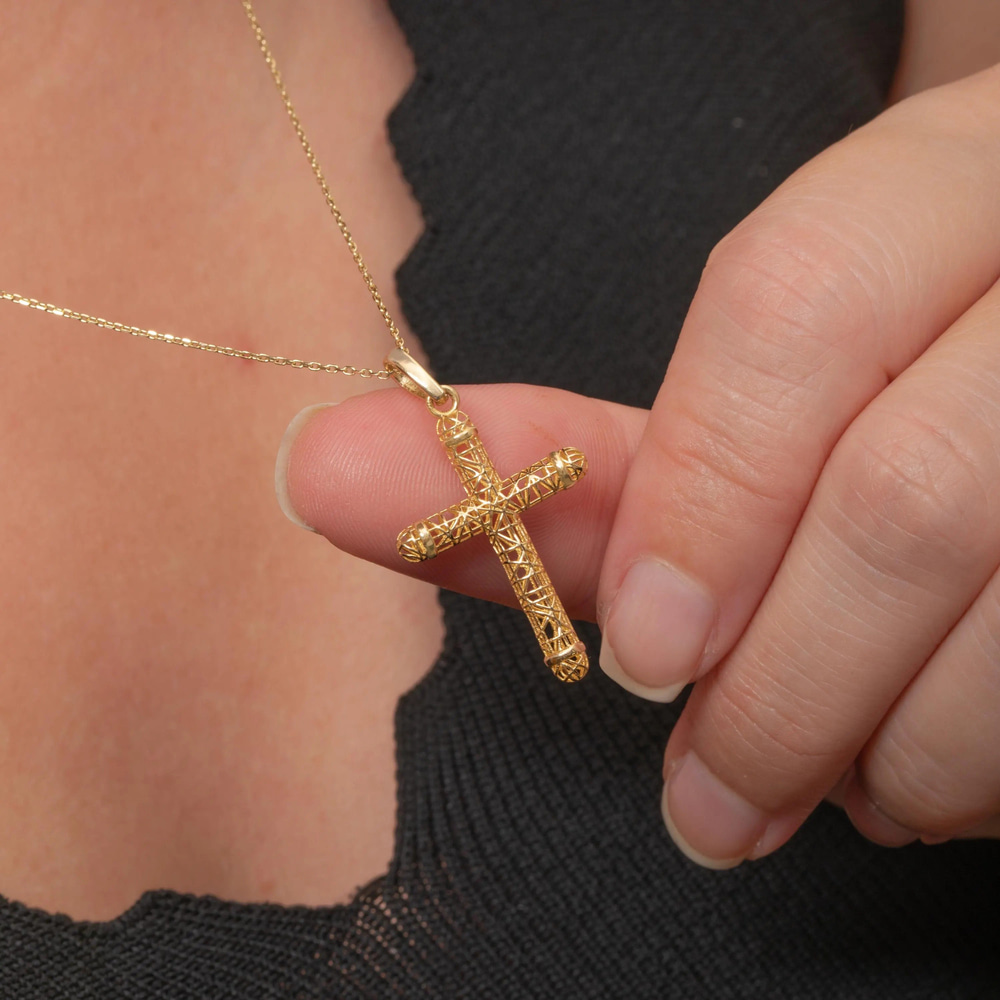İşlemeli Haç Altın Kolye - Goldstore