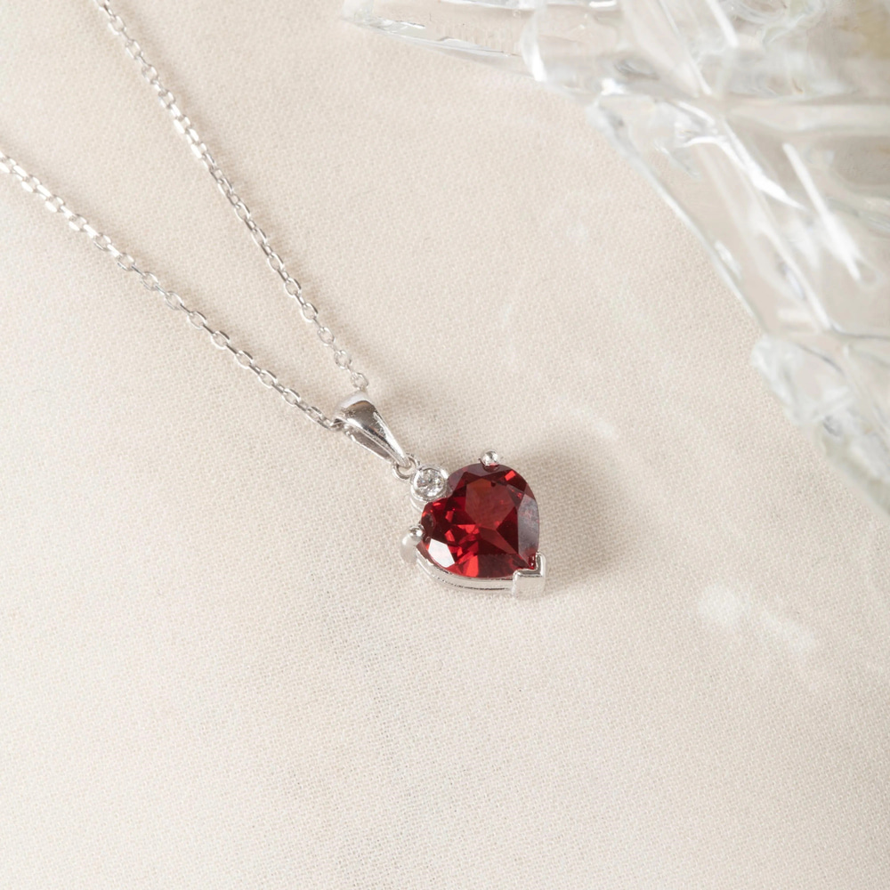 Kalp Garnet Taşlı Elmas Detaylı Altın Kolye - Goldstore