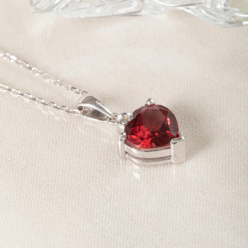 Kalp Garnet Taşlı Elmas Detaylı Altın Kolye - Goldstore